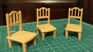 Cadeiras para casinha de boneca