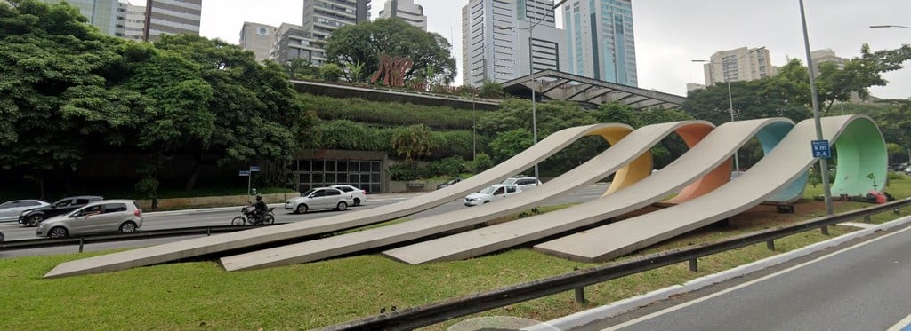 Modelo Original da escultura imigração japonesa tomie ohtake foto feita por google street view