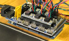 Placa controladora (normalmente arduino + ramps)